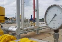 川西气田天然气净化装置洗涤塔框架高达47米